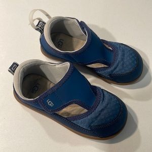 UGG Delta closed toe sandals Size 11 S/N 1117242T
